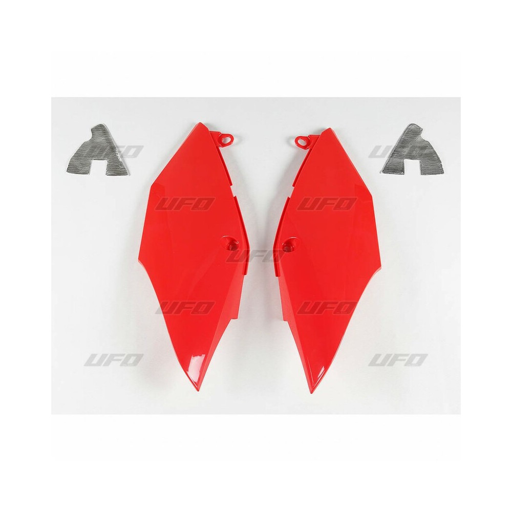 Plaques latérales UFO